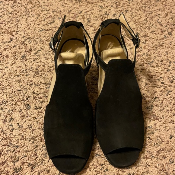 Black Suede like top, would like heel Antonio Melani. Size 7.5 M. - Picture 2 of 4